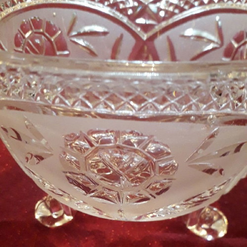 Crystal candy bowl new, carved with little feet