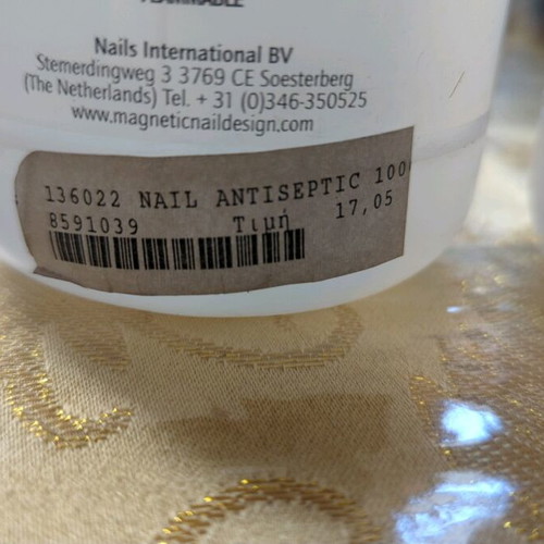 Magnetic nail cleanser used, 2 bottles of 1000ml each