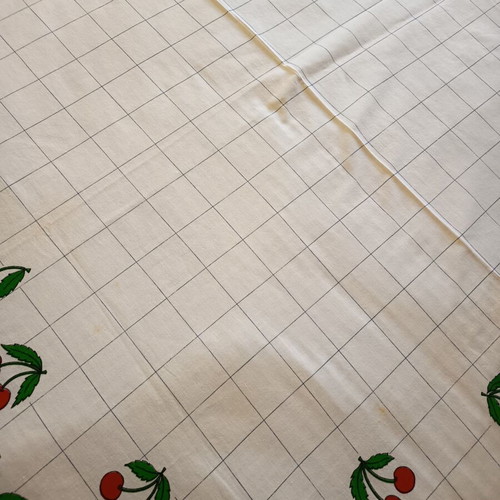 Vintage square tablecloth with cherries 130x130 cm like new
