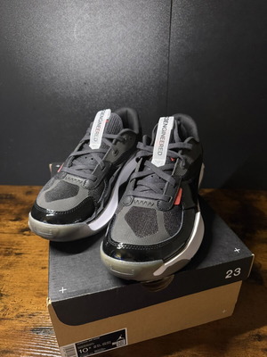 Jordan Air 200E sneakers, black fire red, size 44.5
