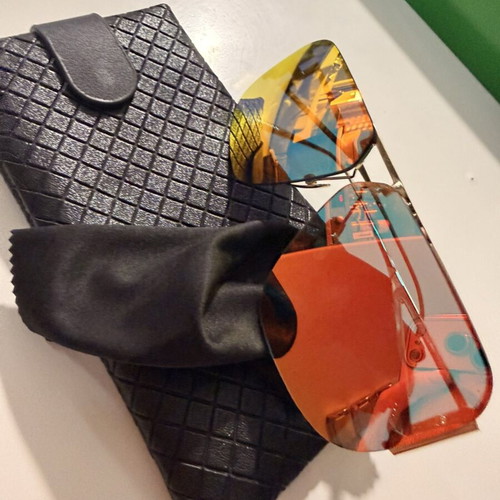 Bottega Veneta BV1065S sunglasses like new, multicolor lenses