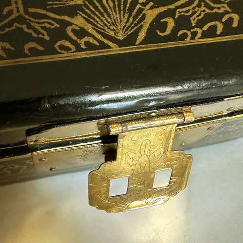 Vintage Chinese jewelry box used with mother of pearl and hand-painted details