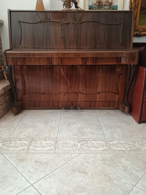 Noctuino upright piano like new, walnut wood finish