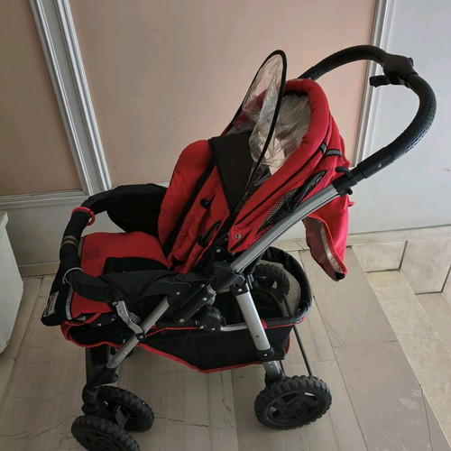 Junior's Collection baby stroller with Maxi Cosi infant car seat, red