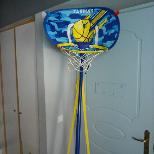 Tarmak children's basketball hoop like new, adjustable up to 1.80m, includes ball
