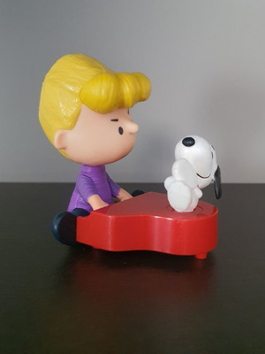 Snoopy+Schroeder figure 2015, used with working mechanism