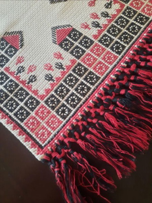 Embroidered table runner like new