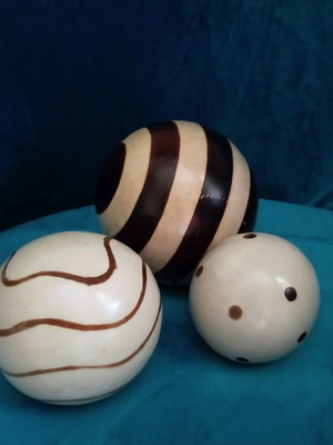 Ceramic handmade decorative balls set like new, Peru, sizes 15-10-9cm