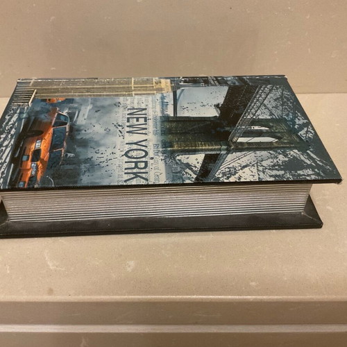 Jewelry box in book shape New York like new