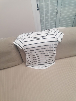 Women's T-shirt like new, size M, black and white