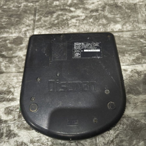Sony CD Diskman D-220 used, powers on but does not read CDs