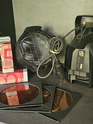 ETC Source Four PAR 575 Watt Studio Lamp Set like new with filters and bulbs