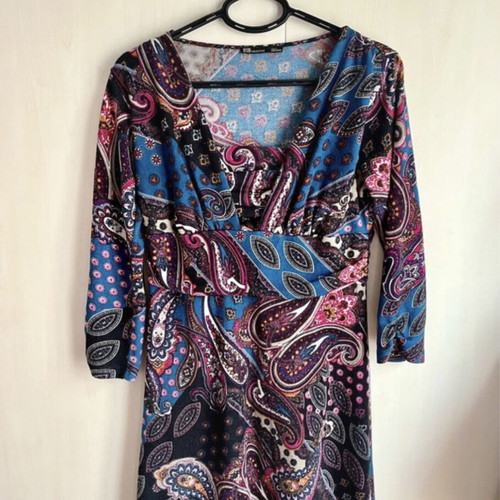 BSB winter dress like new, colorful with 3/4 sleeves