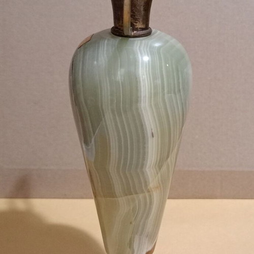 Decorative onyx with bronze used