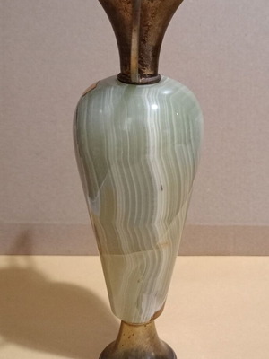 Decorative onyx with bronze used
