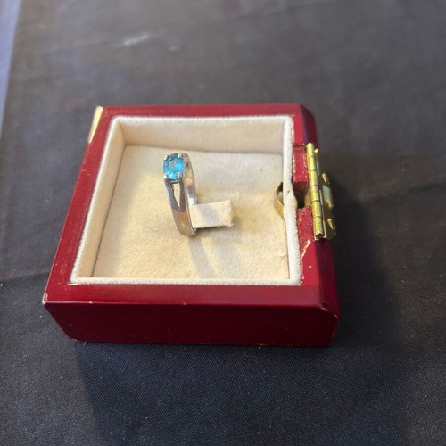 Silver 925 ring like new with blue stone