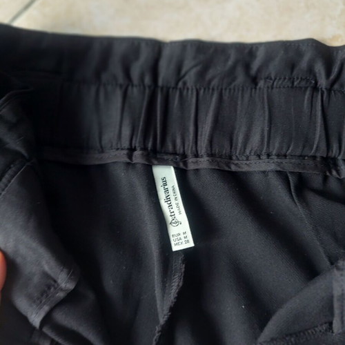 Stradivarius fabric shorts size M black like new