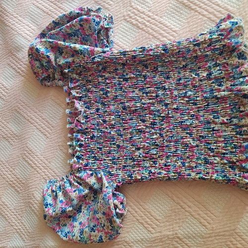 Youth blouse like new with floral print and puff sleeves