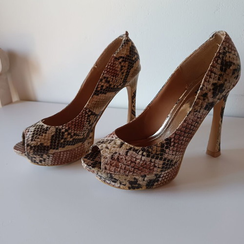 SugarFree peep toe heels used, size 38, snake pattern, beige multicolor