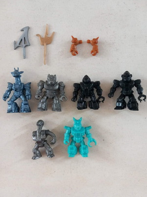 El Greco Teratomachoi figures used with weapons and parts