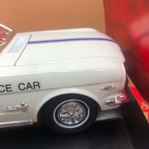 Ford Mustang Blanc "Indianapolis 500 Pace Car" 1964 Mira used 1/18 model