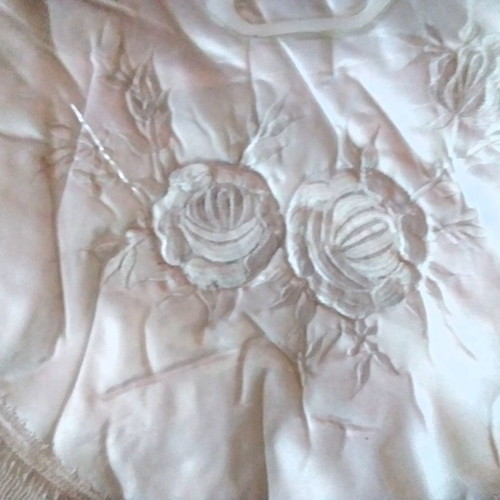 Satin quilt new, white, double bed with two large pillowcases and embossed machine embroidery