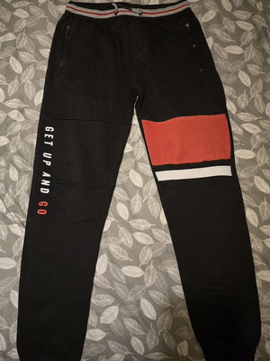 Orchestra boys' sweatpants like new, size 14, black and red