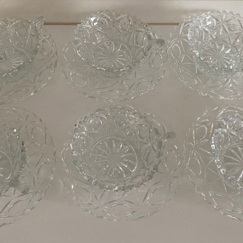 Vintage glass serving set with 6 cups and saucers like new