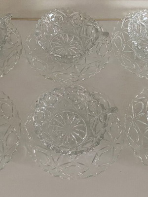 Vintage glass serving set with 6 cups and saucers like new