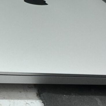 Apple MacBook Pro 16" 2019 A2141 i9 32GB 1TB SSD Touch Bar used