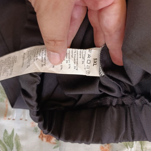 Capri pants women black size 5XL new with pockets and small tear