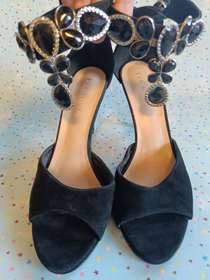 Eva Minge velvet women's shoes size 41 like new, missing decorative gem
