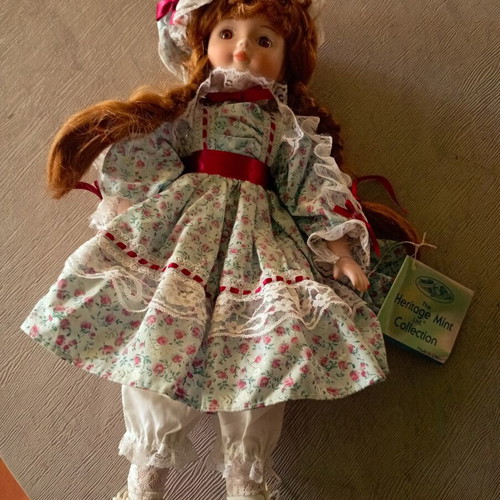 The Heritage Mint porcelain doll Melissa new from the 80s