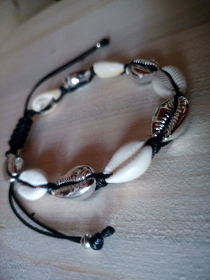 Ethnic shell bracelet used, acrylic kauri-shaped