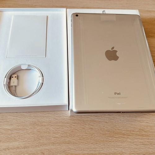 Apple iPad 9.7" Wifi Silver 32GB 6th Generation new