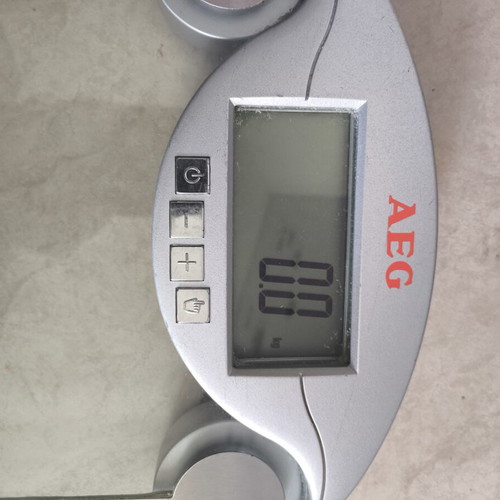 AEG digital scale with body fat measurement like new