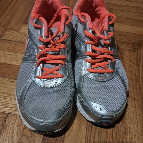Nike athletic shoes used, size 41, grey and silver
