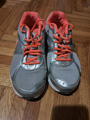 Nike athletic shoes used, size 41, grey and silver