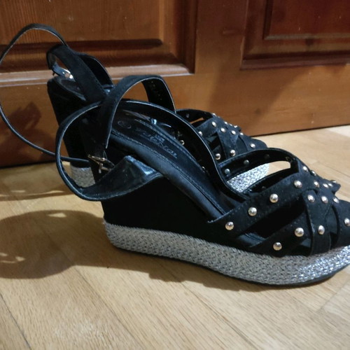 Platform shoes used with studs and double ankle strap