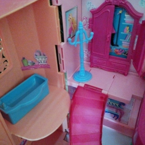 Barbie castle used from The princess and the rock star movie with figures