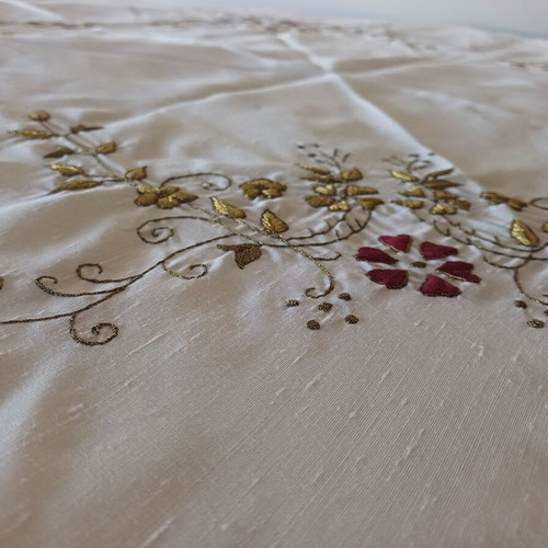 Round Tablecloth 180 cm with Floral Embroidery and Lace