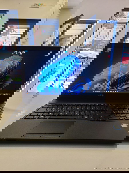 FUJITSU LIFEBOOK A557 15.6 LED FHD i5/8GB RAM/256GB SSD/Windows 11 Pro