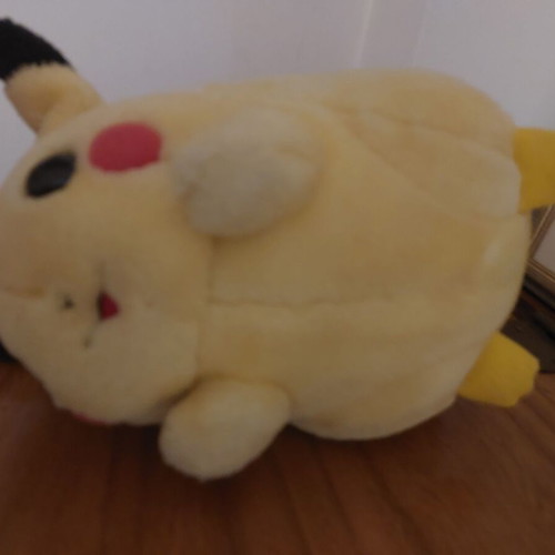Vintage Pikatsou plush toy used, excellent condition