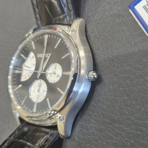 Seiko men's wristwatch new with leather strap and battery