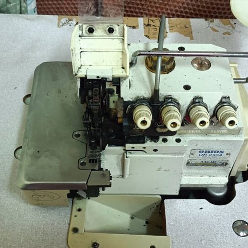 Four-thread overlock sewing machine with cutter used