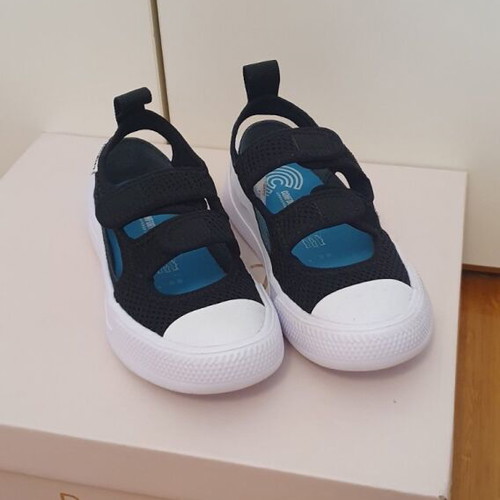 Converse All Star kids sandal new no 32, unworn