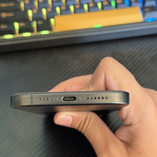 iPhone 15 Pro Max 256GB like new, black, original accessories