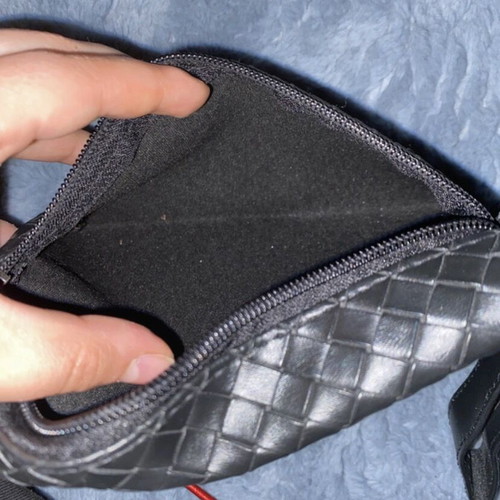 Toiletry bag like new, black, 18x15 cm, zipper closure