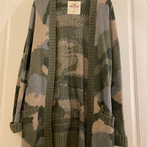 Hollister cardigan like new, size L