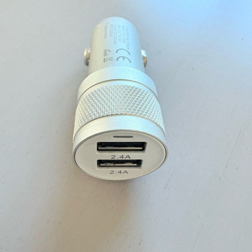 Yankee car charger used with two USB ports
